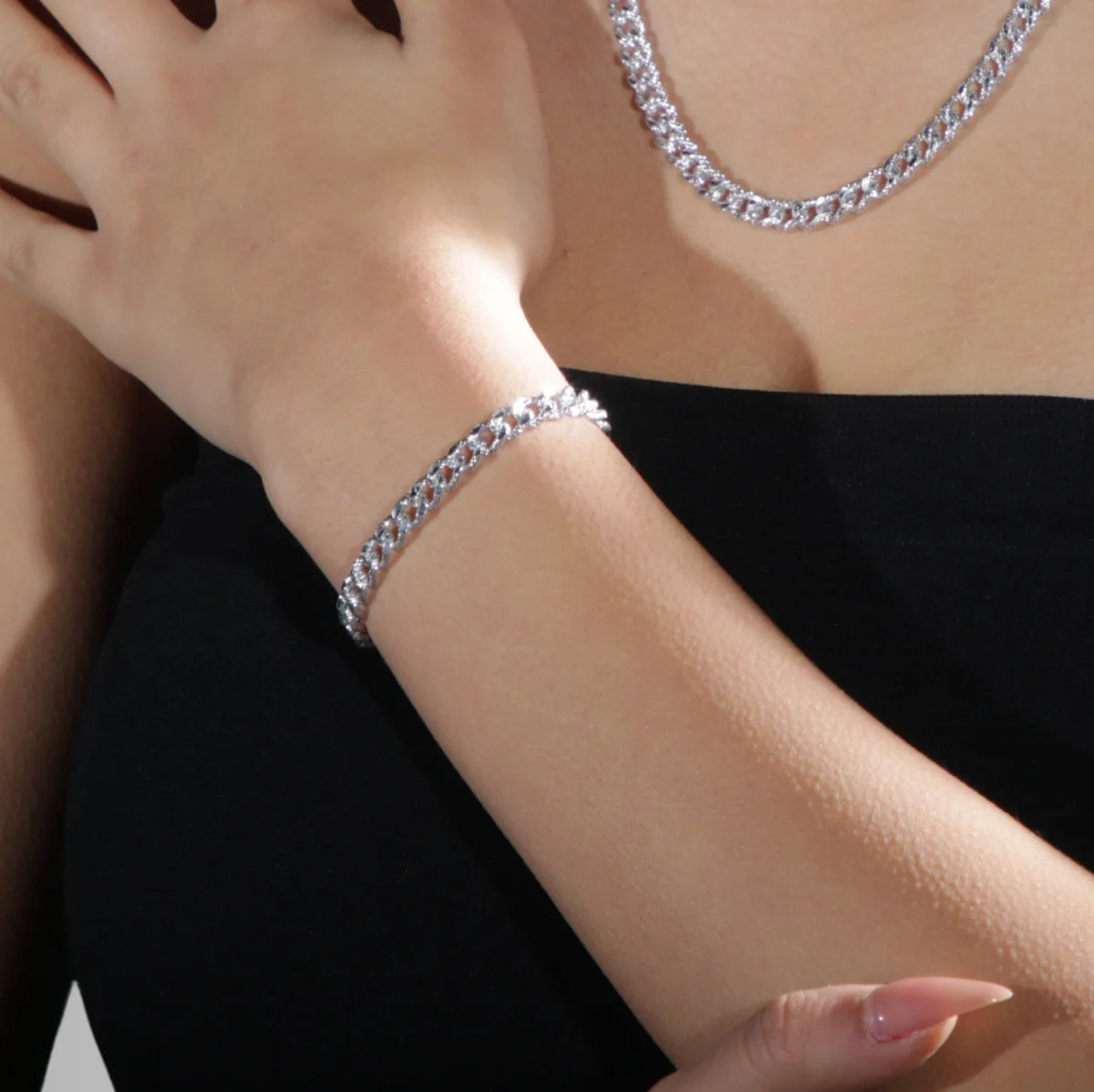 INAYA - BRACCIALE IN ALLUMINIO INCISO