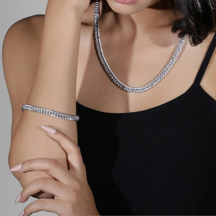 NUVIA - SET IN ALLUMINIO INCISO