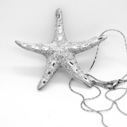 Ciondolo in alluminio Stella Grande : i dettagli luminosi di questo ciondolo illumineranno ogni tuo look | Shadi | shadialfazaa.com