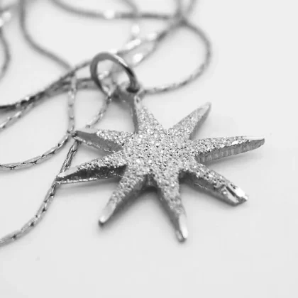 Ciondolo in alluminio inciso Astro : piccolo charm in alluminio inciso | Shadi Bijoux