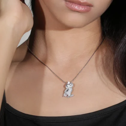 Ciondolo in alluminio Civetta : piccolo charm in alluminio inciso | Shadi Bijoux