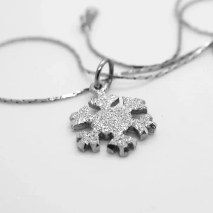 Ciondolo in alluminio Fiocco di Neve : piccolo charm in alluminio inciso | Shadi Bijoux