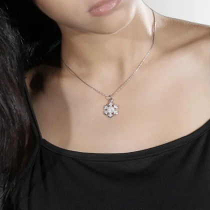 Ciondolo in alluminio Fiocco di Neve : piccolo charm in alluminio inciso | Shadi Bijoux