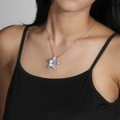 Ciondolo in alluminio lavorato Fiore : charm in alluminio inciso | Shadi Bijoux