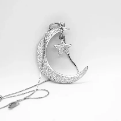 Ciondolo in alluminio Luna con Stella : charm in alluminio inciso | Shadi Bijoux