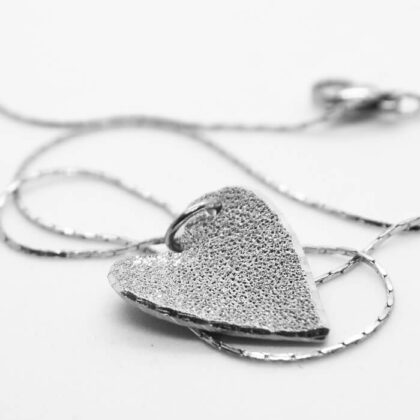 Ciondolo in alluminio Cuore : romantico e luminoso ciondolo adatto alle sognatrici | Shadi | shadialfazaa.com