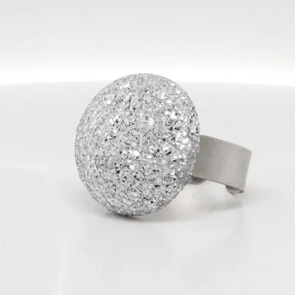 Anello in alluminio diamantato Semisfera: disegno circolare | Shadi Bijoux