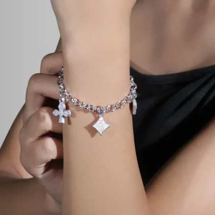 Bracciale Charm Semi Carte : bracciale a catena con i quattro semi delle carte | Shadi Bijoux
