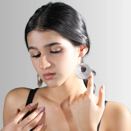 Orecchini in alluminio Cerchio 40 : luminosi orecchini circolari | Shadi Bijoux