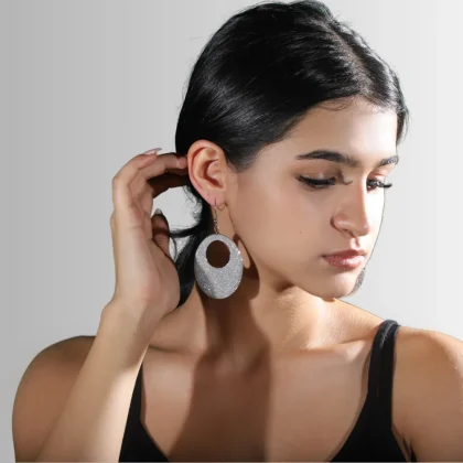 Orecchini in alluminio Ovale: orecchini moderni dalla linea geometrica e pulita | Shadi Bijoux