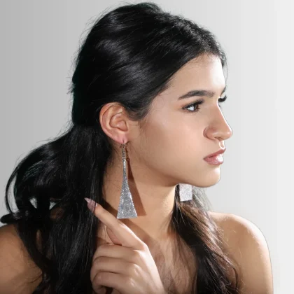 Orecchini incisi Pendente Stilizzato : eleganti orecchini pendenti | Shadi Bijoux