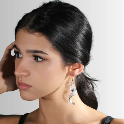 Orecchini in alluminio Spirale Morbida : luminosi orecchini pendenti a spirale | Shadi Bijoux
