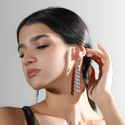 Orecchini in alluminio inciso Tirabaci : moderni orecchini dalla linea a spirale | Shadi Bijoux