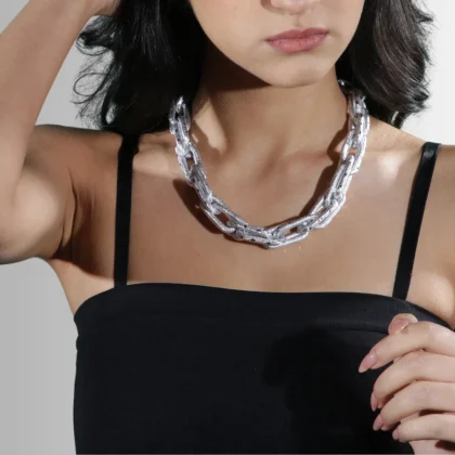 Collana in alluminio Tahira composta da maglie triple e allungate | Shadi Bijoux